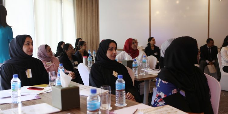 مستشفى جامعة السلطان قابوس ينظم دورة تدريبية في الإرشاد الجيني الوراثي