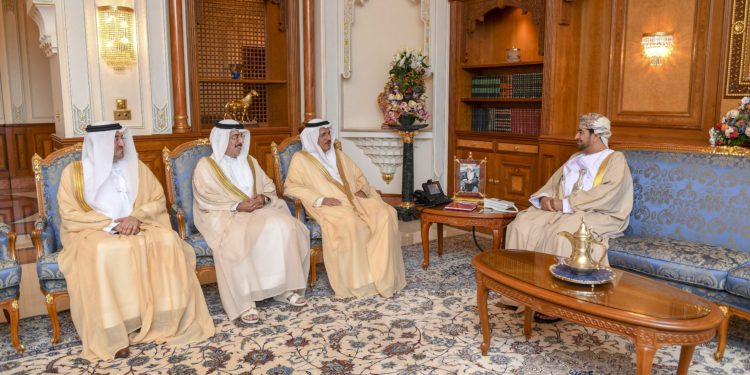وزير ديوان البلاط السلطاني يستقبل وزير الاقتصاد الإماراتي