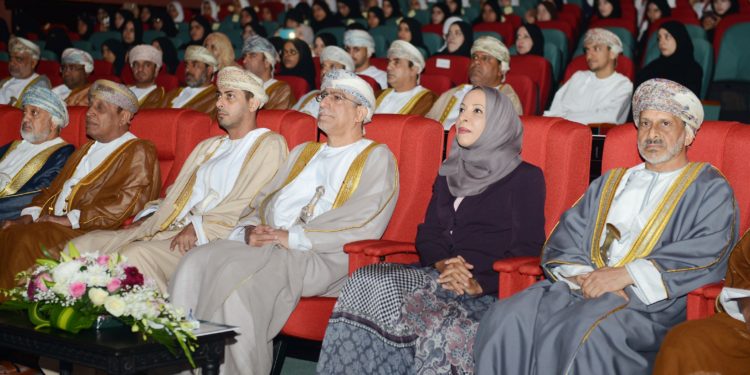 وزارة التربية تكرم المجيدين في برنامج التنمية المعرفية في مواد العلوم والرياضيات ومفاهيم الجغرافيا البيئية