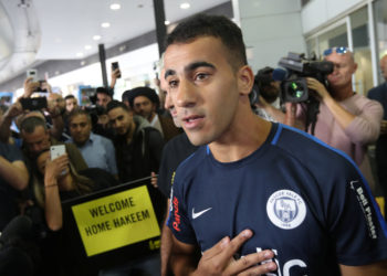 لاعب كرة القدم البحريني اللاجئ حكيم العريبي يصل أستراليا