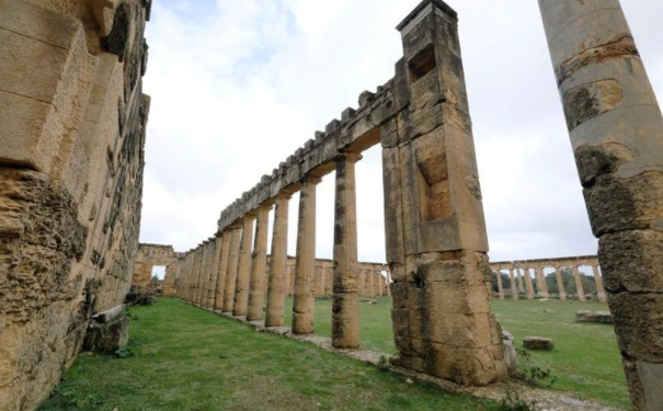 آثار ليبية ينهبها اللصوص وينبذها السياح