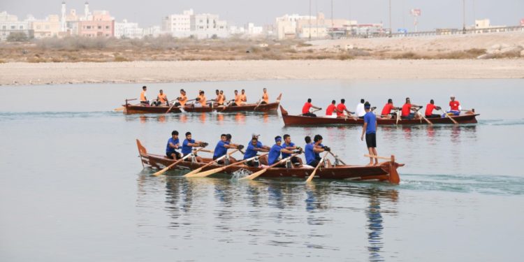الشؤون الرياضية بجنوب الشرقية تنظم سباقًا للقوارب التقليدية