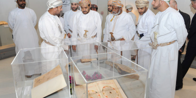 افتتاح معرض “نفائس المخطوطات العمانية”