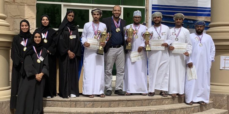 جامعة السلطان قابوس تحصد المركز الأول في المسابقة السنوية لتصميم واختبار الجسور الخشبية