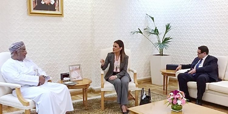 مصر تبحث مع رجال الأعمال وهيئة الاستثمار العمانية زيادة التعاون المشترك