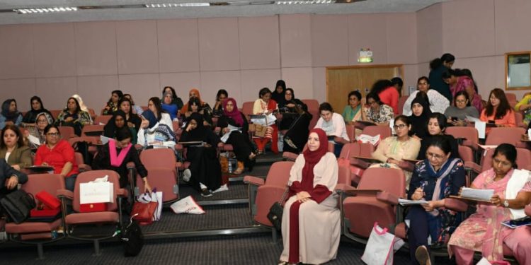 مؤتمر علمي حول أمراض القلب لدى النساء الحوامل بالمستشفى السلطاني