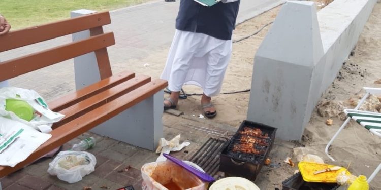 بلدية مسقط تخالف عددًا من مرتادي المرافق العامة