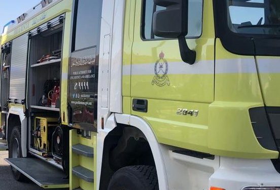 نتج عنه إصابة عامل آسيوي.. فرق الدفاع المدني تستجيب لحريق بالسيب