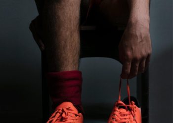 عُمانية تشارك في مسابقة خليجية بصورة تحمل عنوان “لا تتأخر”