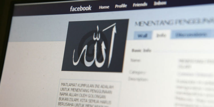 عشرة أعوام سجنًا لماليزي سبّ الإسلام على مواقع التواصل الاجتماعي