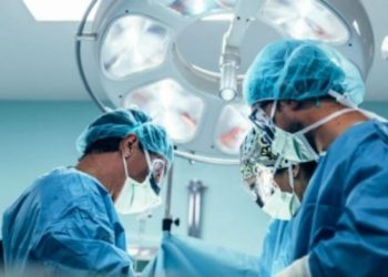 أطباء أتراك ينجحون في استئصال ورم بحجم كلية من دماغ رضيعة عراقية