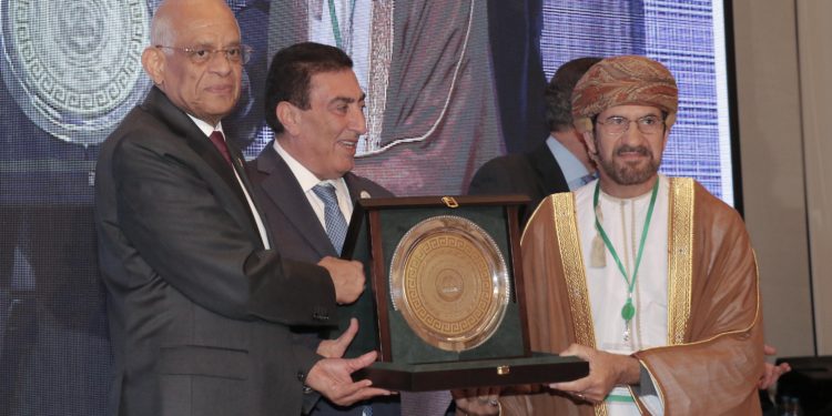 الاتحاد البرلماني العربي يمنح “جائزة التميز البرلماني العربي” لأمين عام مجلس الشورى