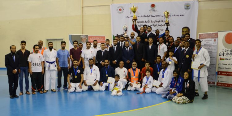 أكاديمية الكاراتيه تختتم بطولتها الدولية المفتوحة الثانية بالمجمع الرياضي بنزوى