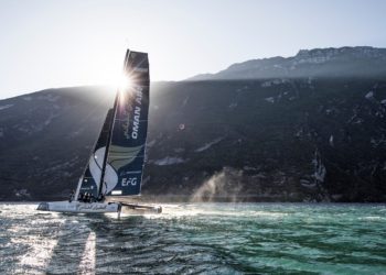 فريق الطيران العُماني يتأهب للمشاركة في بطولة سباق جي.سي 32 للإبحار الشراعي
