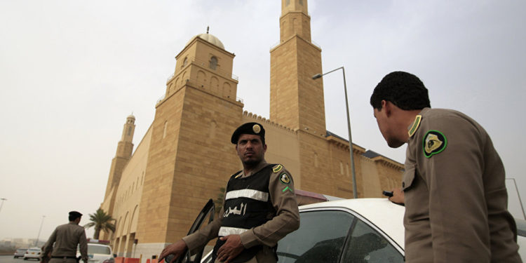 مقتل مسلحين اثنين في هجوم على نقطة أمنية سعودية