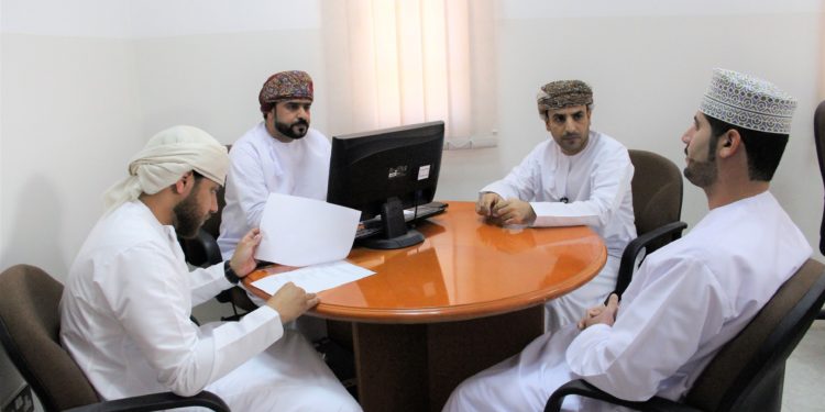 وزارة القوى العاملة بالظاهرة تواصل تشغيل الباحثين عن عمل