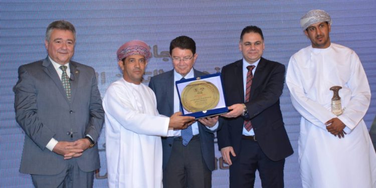 السلطنة تحصل على 7 جوائز في مجالات صحفية مختلفة