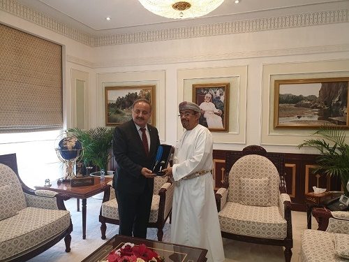 مناقشة إمكانية إدراج اللغة التركية كمقرر دراسي بجامعة السلطان قابوس
