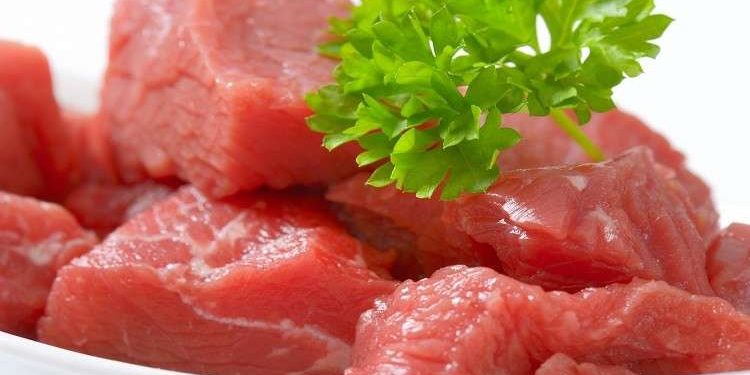 مواد غذائية تزيد خطر الإصابة بسرطان الأمعاء