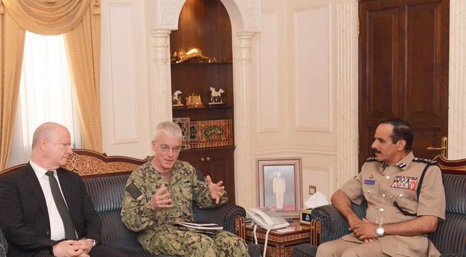 الشريقي يستقبل قائد القوات البحرية بالقيادة الوسطى الأمريكية