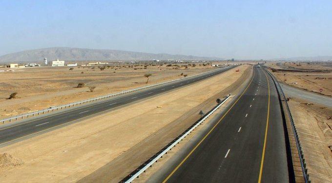 افتتاح 41 كم من ازدواجية طريق أدم – ثمريت أمام الحركة المرورية