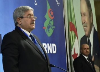 القضاء الجزائري يحقّق مع وزير المالية ورئيس الوزراء السابق بقضايا فساد مالي