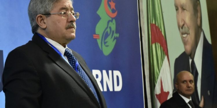 القضاء الجزائري يحقّق مع وزير المالية ورئيس الوزراء السابق بقضايا فساد مالي