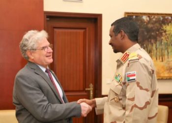 في خطوة وصفت بتأييد أمريكي, حميدتي يلتقي مسؤولا أمريكياً في السودان