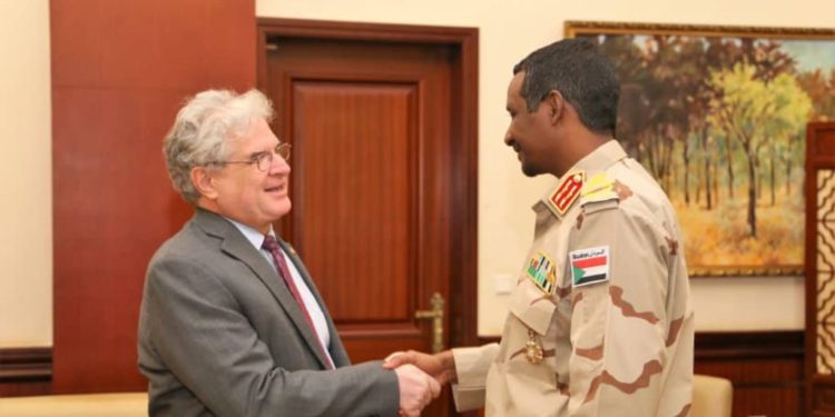 في خطوة وصفت بتأييد أمريكي, حميدتي يلتقي مسؤولا أمريكياً في السودان