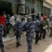 قتلى جراء محاولة فض اعتصام المتظاهرين في السودان وأنباء عن اشتباكات بين الجيش والأمن