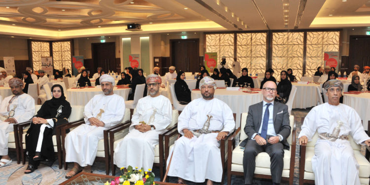 وزارة الخدمة المدنية تحتفل بتخريج دفعتين من برنامج نقطة انطلاقة وخطوة للأمام