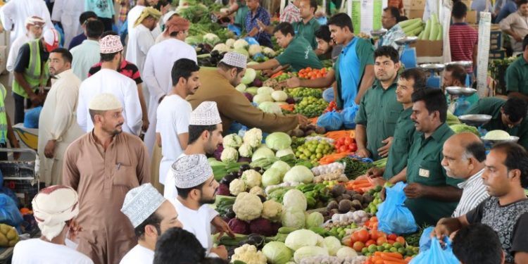 بلدية مسقط تعلن جاهزية السوق المركزي للخضروات والفواكه استعدادا لشهر رمضان المبارك