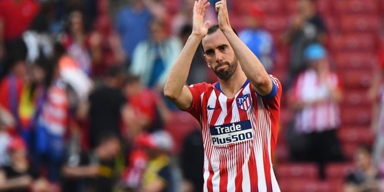 قائد أتليتيكو مدريد يعلن الرحيل