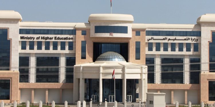 مجلس أمناء الكليات التطبيقية يخصص 100 مقعد للطلبة الدوليين