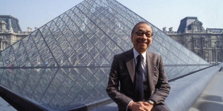 وفاة مصمم الهرم الزجاجي في متحف اللوفر بباريس