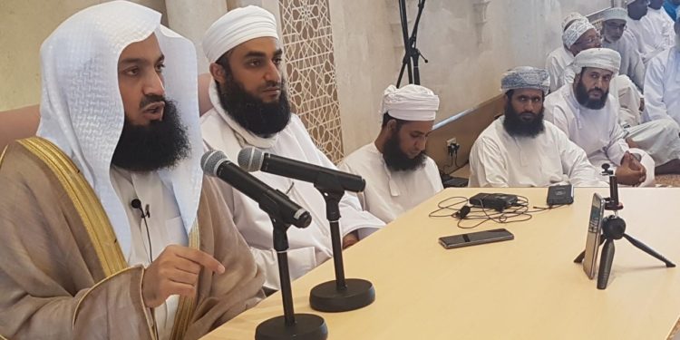 الأوقاف تنظم محاضرة دينية بجامع السيدة فاطمة