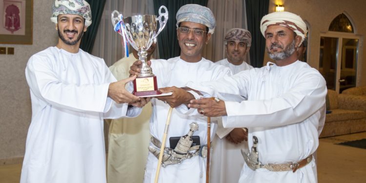 ولاية صور تتوج بالمركز الأول في مسابقة رياضات الخيل التقليدية “العرضة”