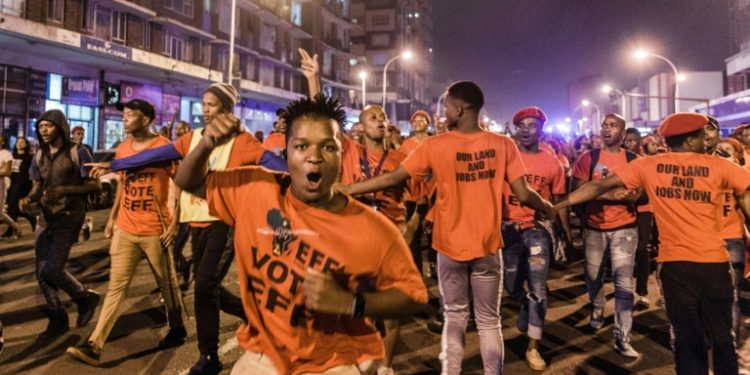 انتخابات في جنوب افريقيا وفوز متوقع لحزب المؤتمر الوطني الحاكم