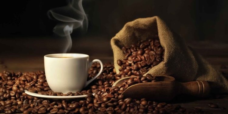 شرب القهوة يعمل على تحسين حركة الأمعاء