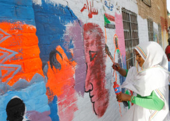 اعتصام المحتجين في السودان يطلق المواهب الفنية