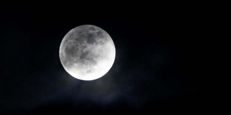 الزلازل تكشف أن باطن القمر نشط تكتونيا