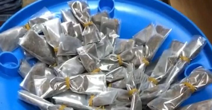 ضبط مقهى يبيع تبغا ممضوغا بالرستاق