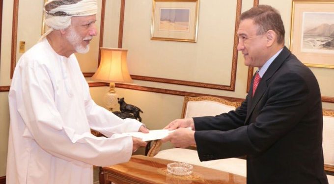 بن علوي يتسلم نسخة من أوراق اعتماد السفير العراقي