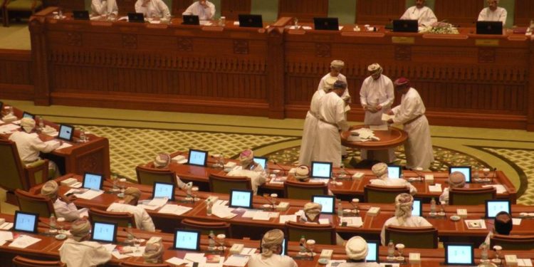 الشورى لم يطالب برفع الرسوم ويوضح حول ذلك
