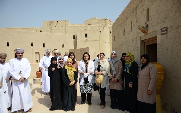 مجلس الحرف العالمي يختتم زيارته لولاية بهلا باعتبارها إحدى المدن العالمية للإبداع الحرفي