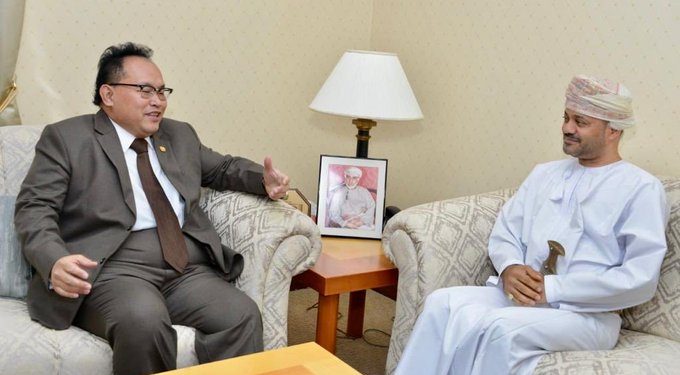 البوسعيدي يودع السفير الماليزي لدى السلطنة