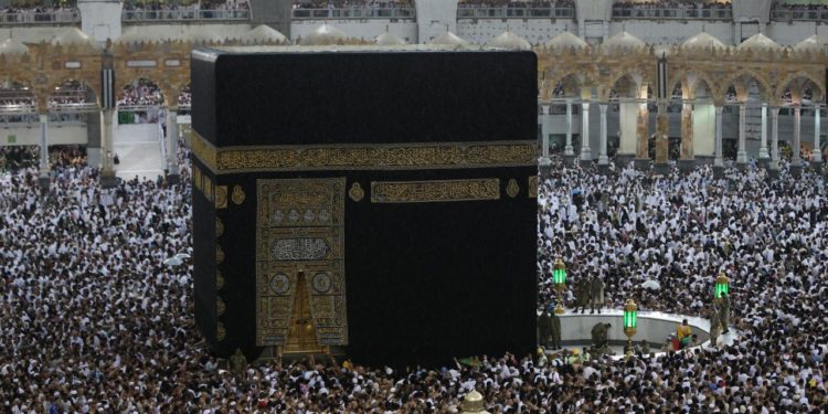 العاهل السعودي يستضيف 200 من أسر وذوي ضحايا هجوم نيوزلندا في الحج
