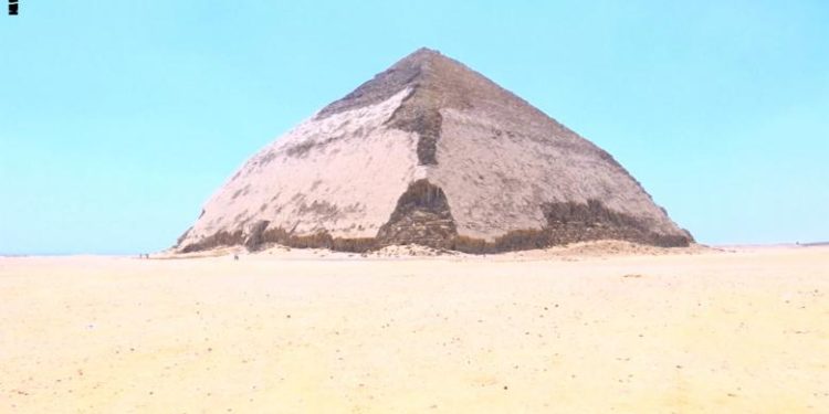 مصر تفتح هرم سنفرو المائل للزوار لأول مرة منذ عام 1965