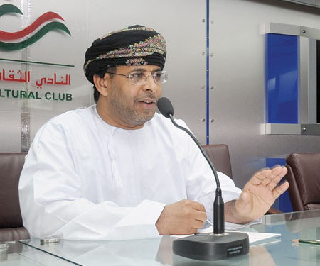 المطروشي يسجّل إنجازًا عالميًا جديدًا للأدب العُماني