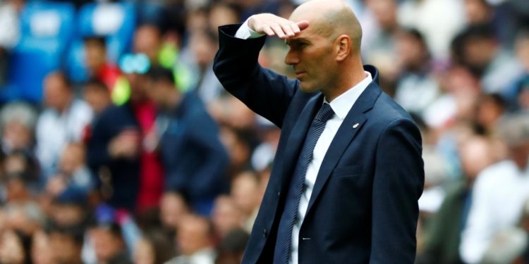 عاد إلى مدريد.. زيدان يغادر معسكر الملكي في كندا